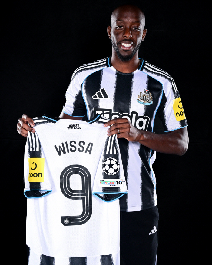 I lost my job, I got my job, and I made a dramatic transfer...Joanne Weissa joins Newcastle → Number 9 by Callum Wilson