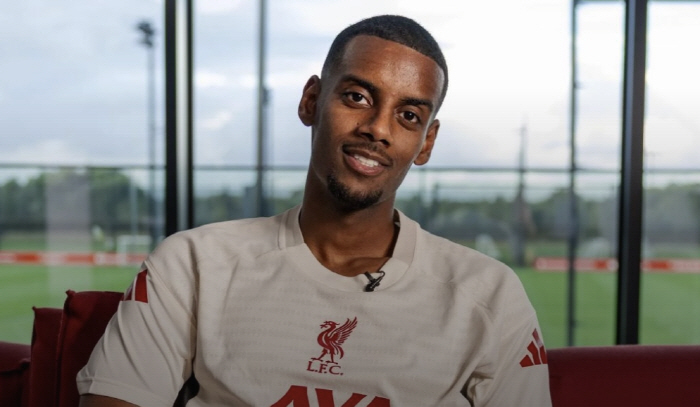 Is it because I spent too much money? EPL's icon, controversy, controversy, and controversy fans are the worst as soon as he joins the team. Criticism is even raised