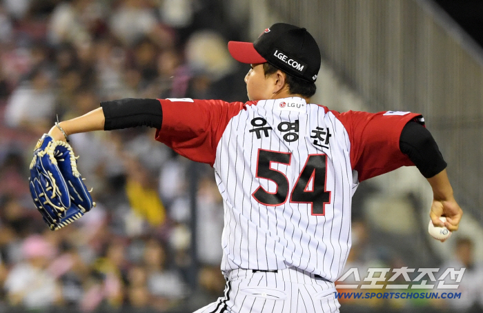 Is this the answer in 0.5 seconds? 4 wins ERA 0.36 Tolhurst vs 9S Yoo Young-chan. Who is the MVP of August?