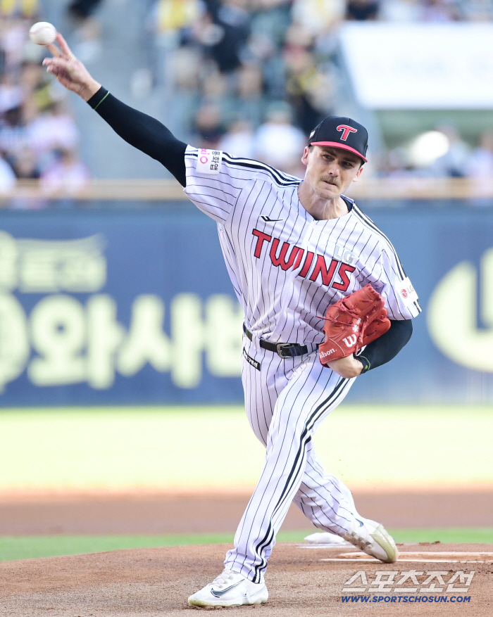 Is this the answer in 0.5 seconds? 4 wins ERA 0.36 Tolhurst vs 9S Yoo Young-chan. Who is the MVP of August?