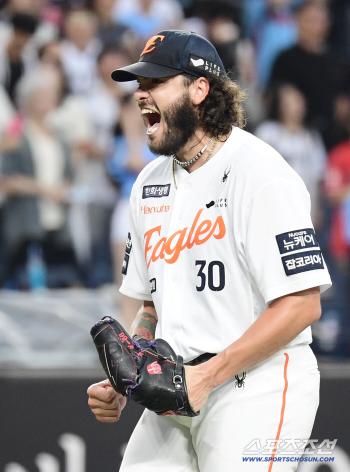 Isn't it the best pitching and hitting. 0.256 → 0.254 → 0.258 → 0.259 → 0.260. 12 batters. A new record for the ranking fight to decide 