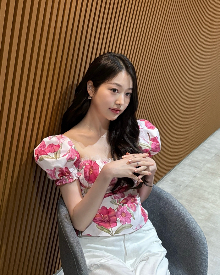 It's not Jang Won Young?Big Sister Jang Da-ah Proves Superior Genetic Proof With Her Same Beauty