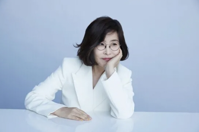 Lee Sun-hee's first update after apologizing for private use of the company's credit card. Why did you become so young? 