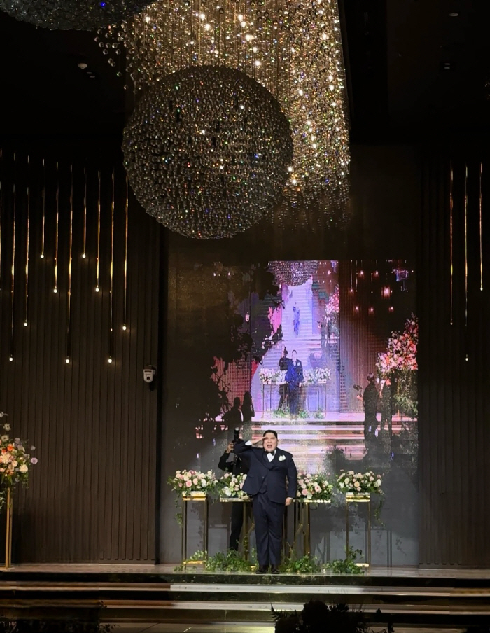 Park Kyung-ho, you must have been so into the wedding...A Marine Comedian who entered almost lying down