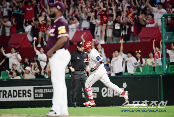  A come-from-behind solo shot that makes Go Myung-joon's home fans cheer