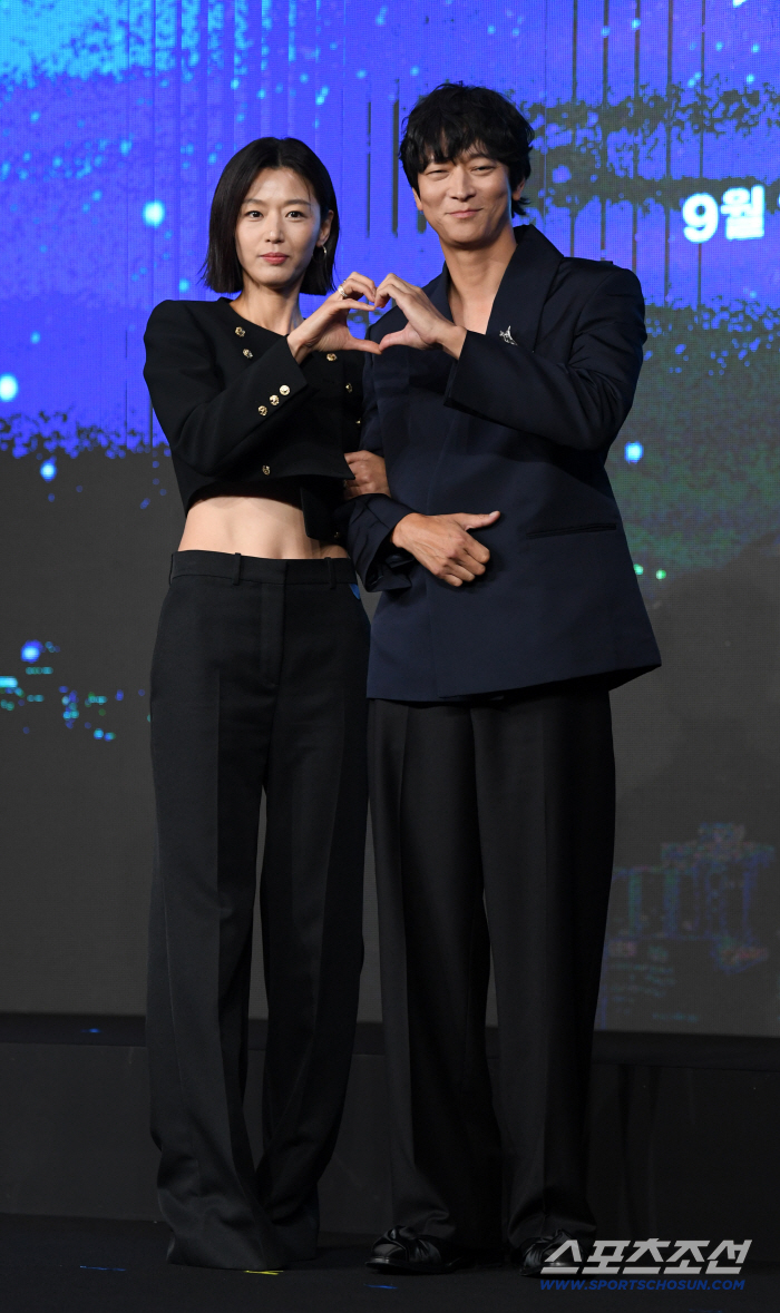  Jeon Jihyun Kang Dongwon's excited heart