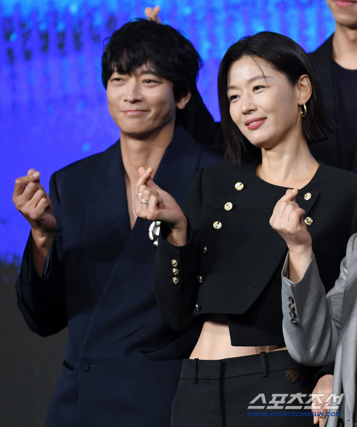 Kang Dong-won, Jeon Ji-hyun, unbelievable two-shot