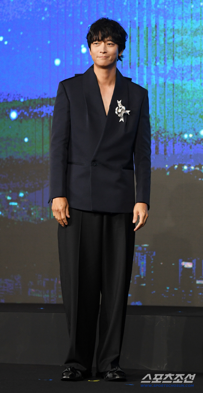  Kang Dongwon, perfect visual today as well