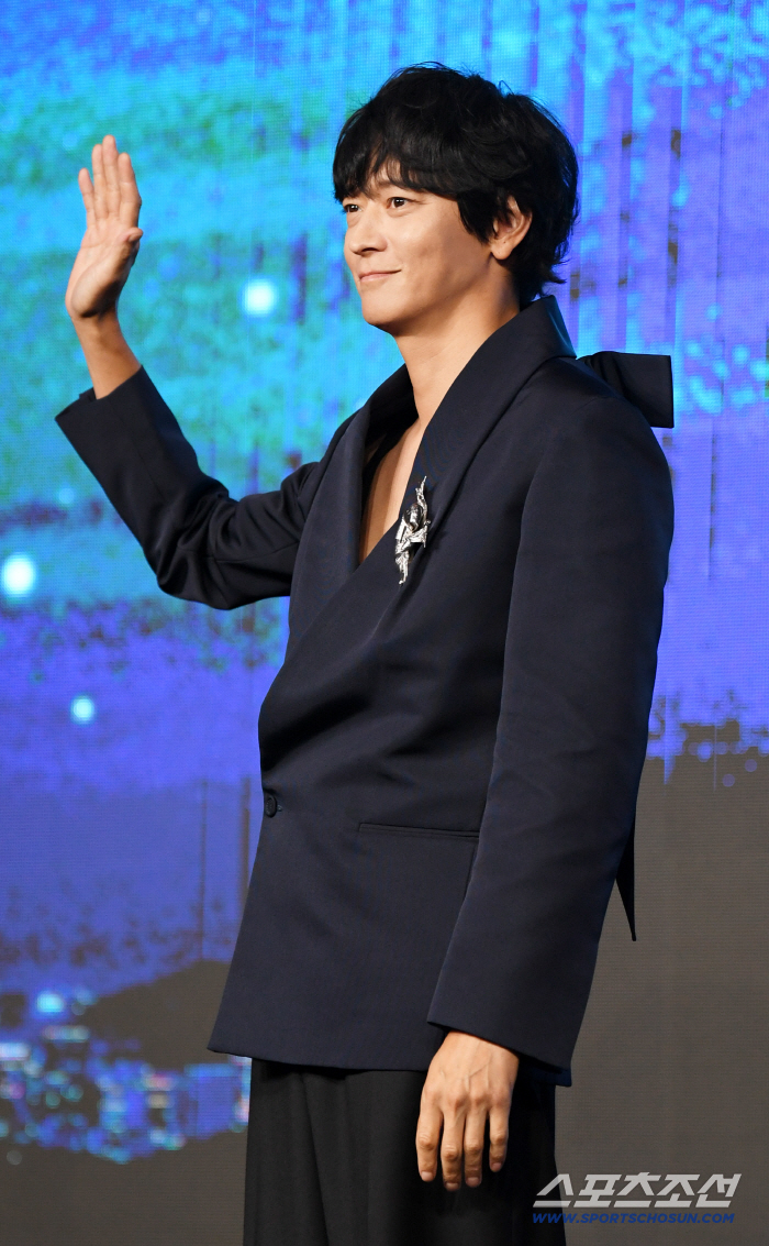  Kang Dongwon's heart fluttered