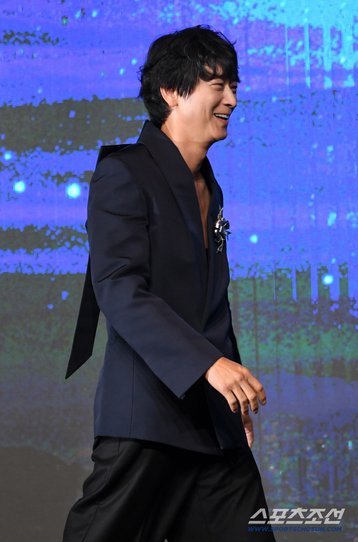  Kang Dongwon's heart fluttered