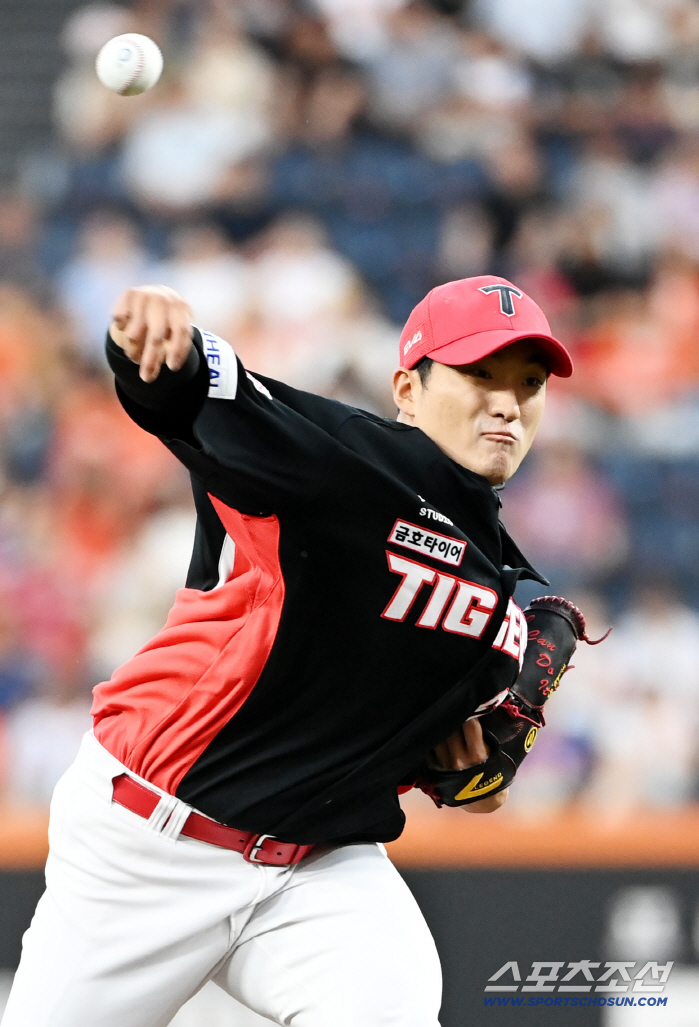  KIA starter Kim Do-hyun's hard pitching