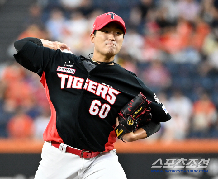  KIA starter Kim Do-hyun's hard pitching