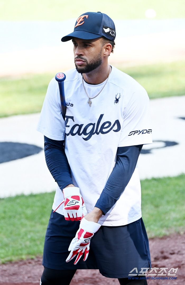 Liberato, with a sluggish look on his face, put on gloves