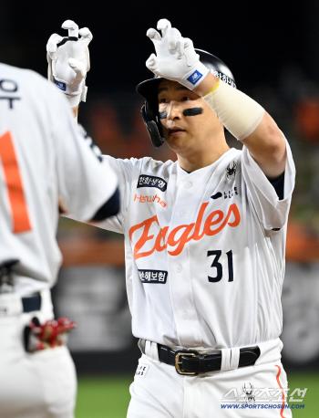  Multi-hit Son Ah-seop continues his chance