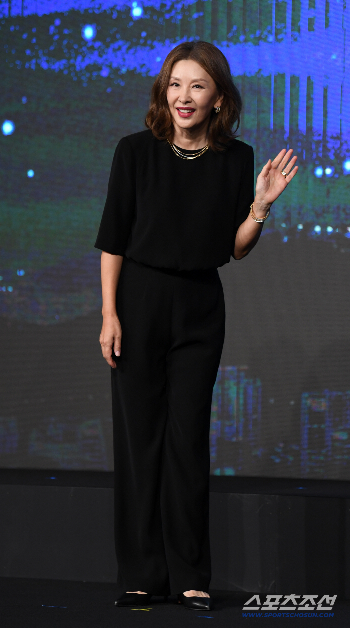 Nice to meet you, Lee Mi Sook