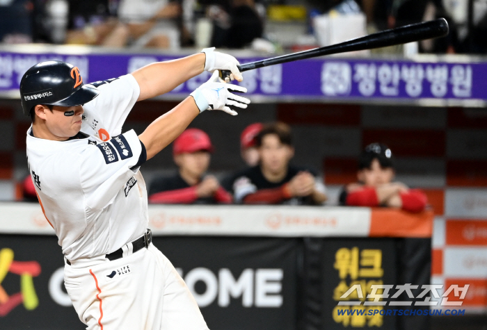  Solo gun, Noh Si-hwan. This is the home run swing