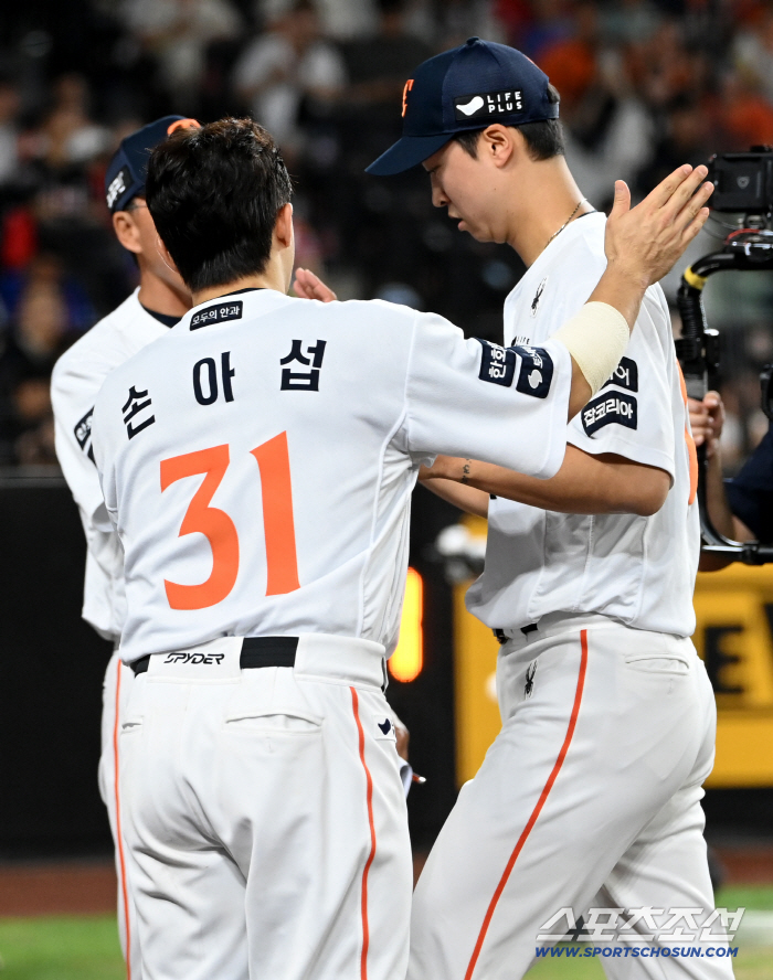  Son Ah-seop greets Um Sang-baek, well done!