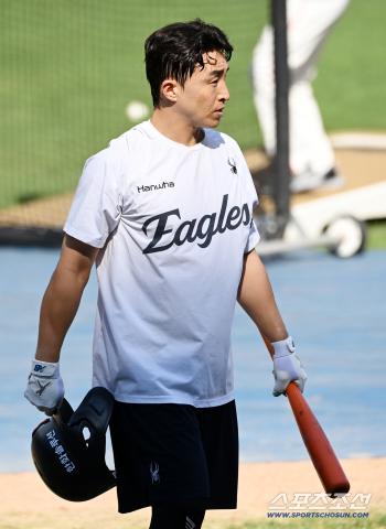  Son Ah-seop is on standby for leadoff