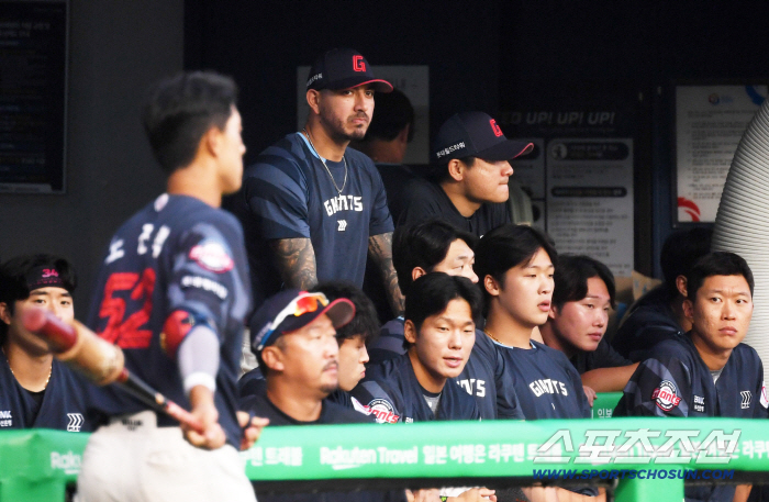  Velazquez desperately needs good pitching in the rest of the game