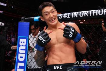 The second round of KO-winning zombie Jr. in 28 seconds before his debut was a pinch hitter for the Korean Super Boy. Lee Jung-young wins against Santos