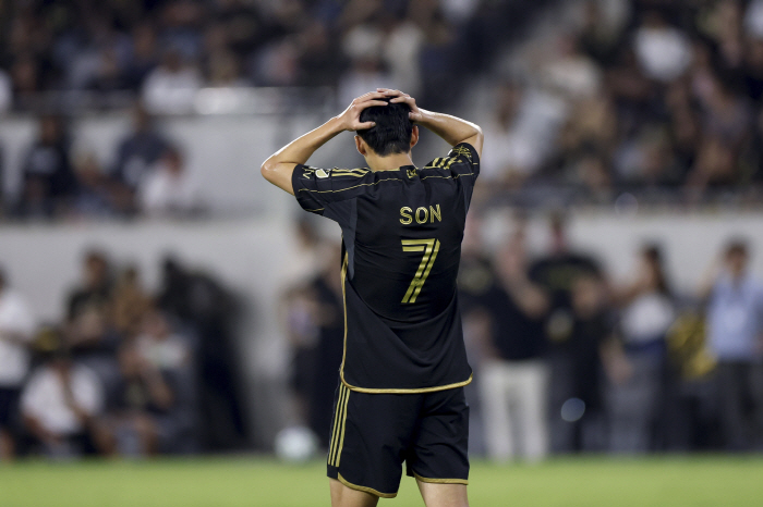 Shocking Criticism! Son Heung-min only hits the goal post, and he can't make a chance to score...If you want SON to pass, pass me more