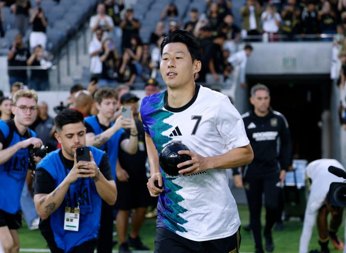 Shocking Criticism! Son Heung-min only hits the goal post, and he can't make a chance to score...If you want SON to pass, pass me more