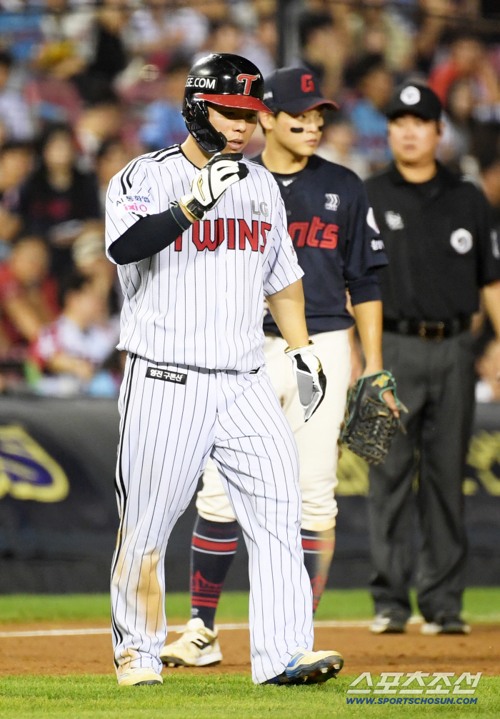 Since he had four hits, more than Lotte until the 8th inning, his first top 10 hit since his debut fell to a place without defense when he was able to see the 97th-ranked successful player. 