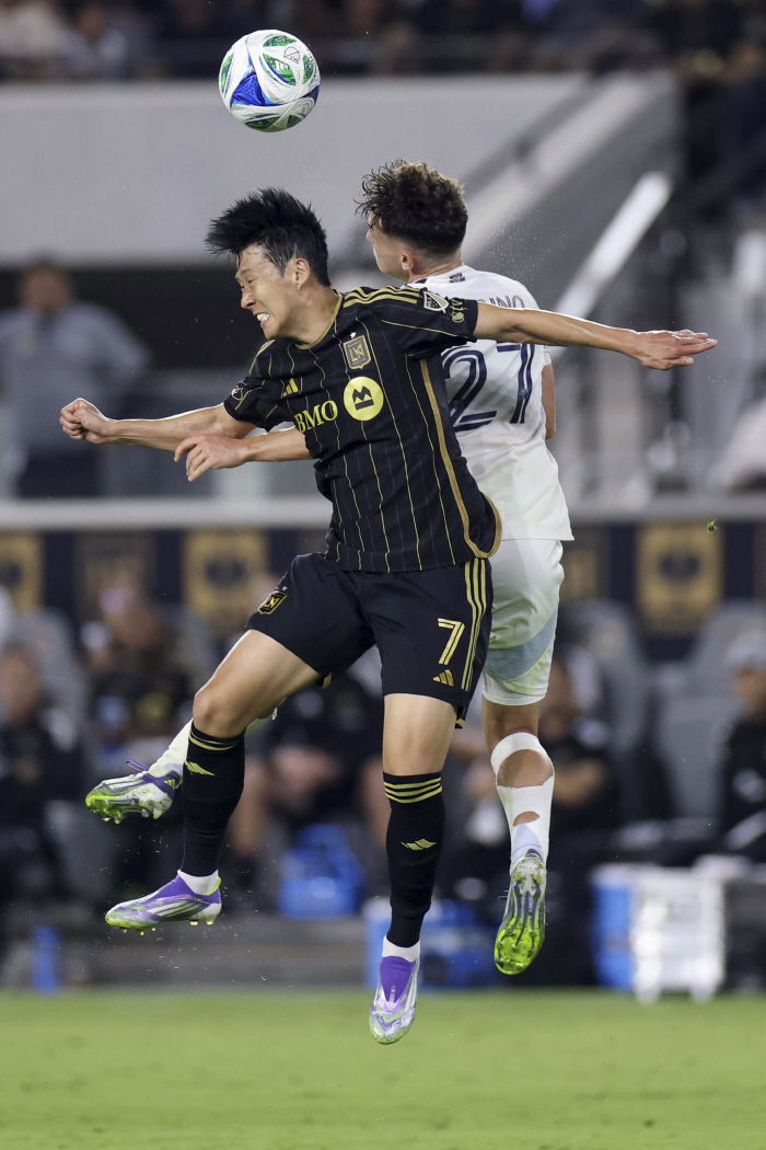 SON Top? He doesn't know how to use it properly. Lost his home debut game → Unexpected position controversy...Son Heungmin's answer is