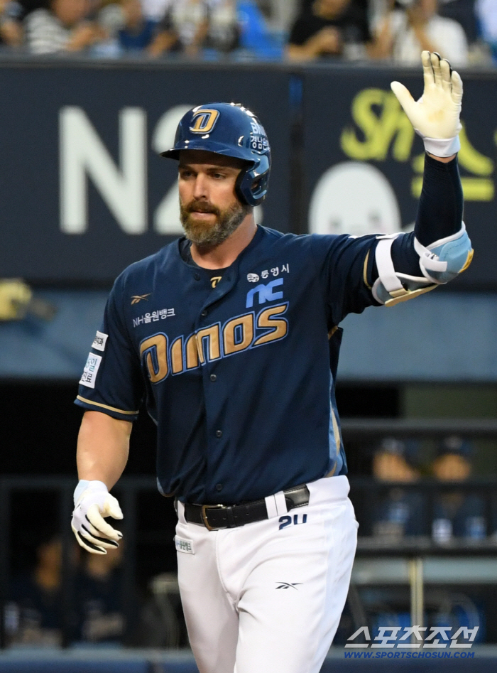 There's no giving up on fall baseball Park Se-hyuk, who turned it around, won a huge upset over NC and KT.