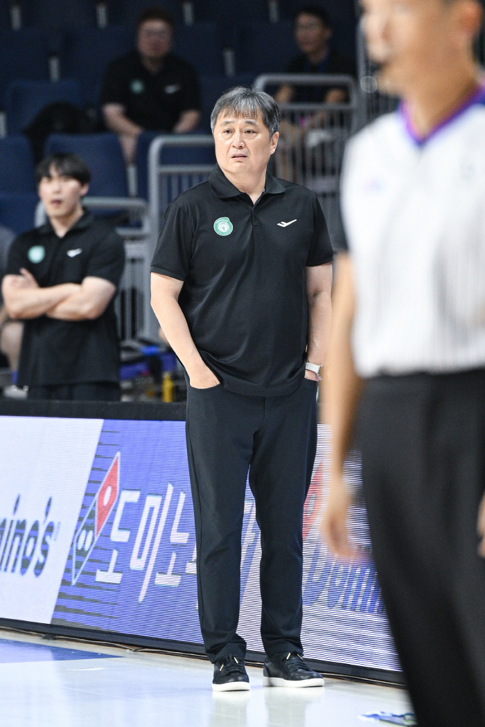 Why did Hana Bank coach Lee Sang-beom raise his voice?