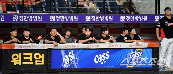 Why didn't I step on the base.. KIA's game exploded after the defense → 21 points tribute to Hanwha suffered a crushing defeat