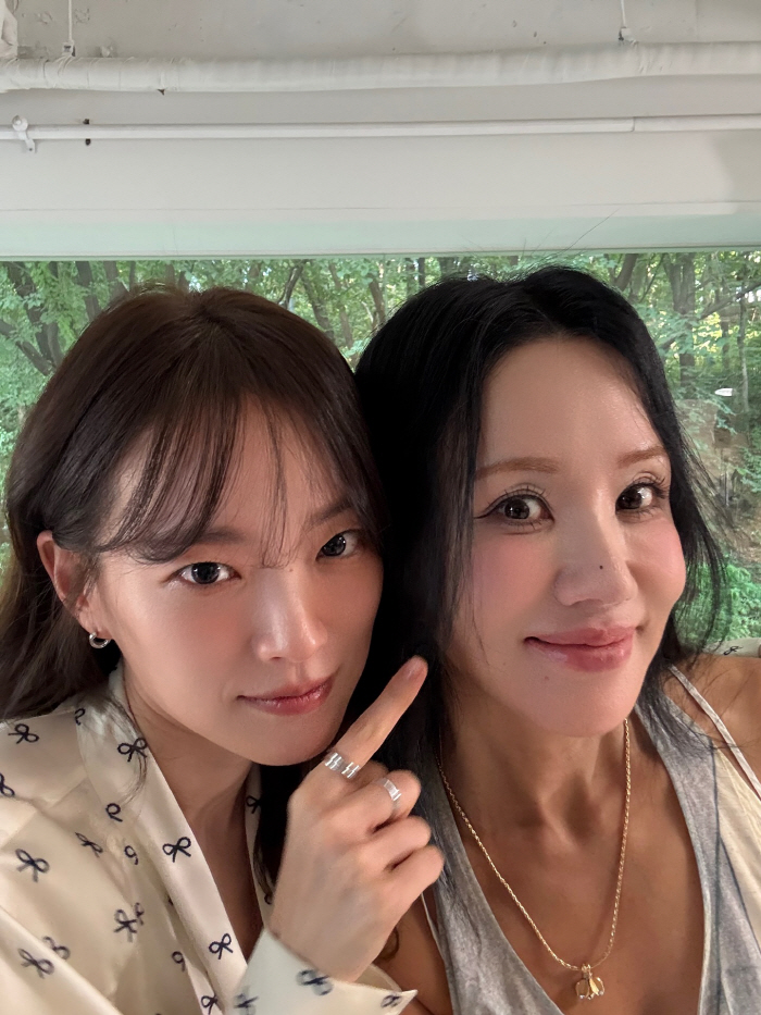 Woohee Chun is 18 years old…Pointing at our faces, our Um Jung Hwa