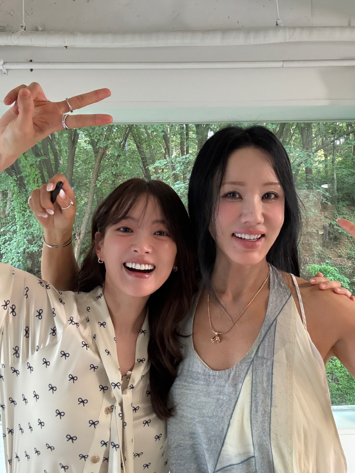 Woohee Chun is 18 years old…Pointing at our faces, our Um Jung Hwa