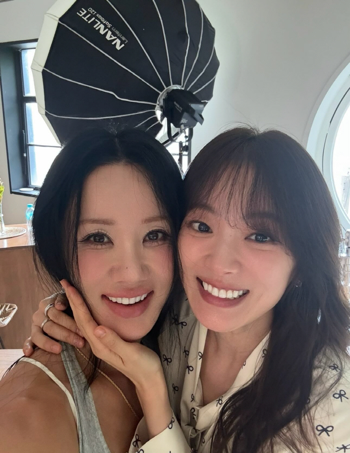 Woohee Chun is 18 years old…Pointing at our faces, our Um Jung Hwa