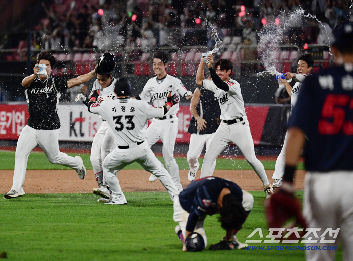 30→32→72→78→8→98. KT's fourth-place jump thanks to a finishing error. Lotte is in 6th place