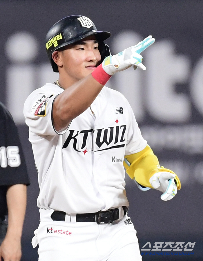 30→32→72→78→8→98. KT's fourth-place jump thanks to a finishing error. Lotte is in 6th place