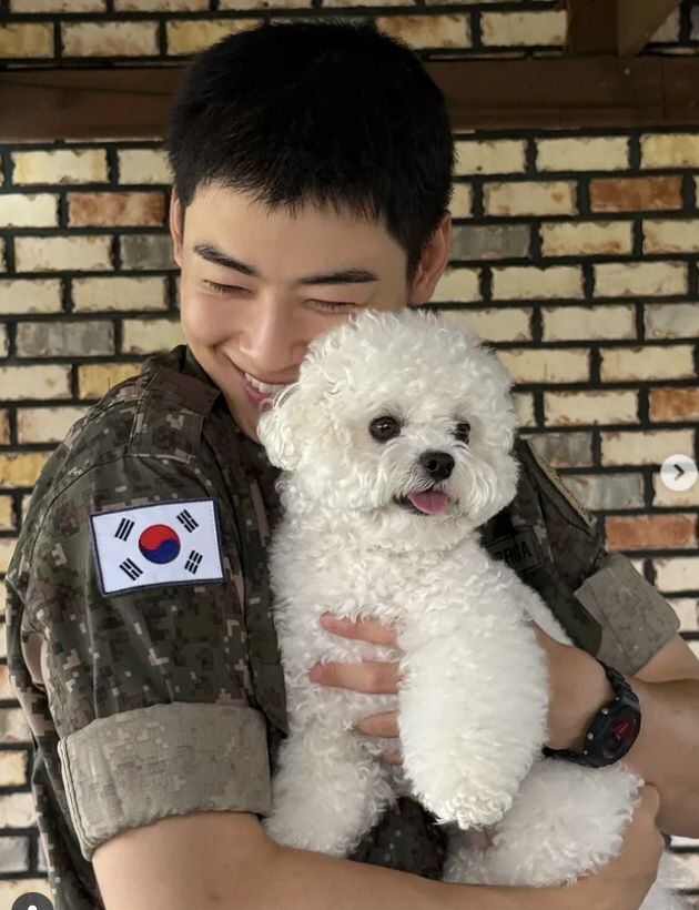 Cha Eun-Woo, let's see your pretty sister. DONGDONG is also a face genius