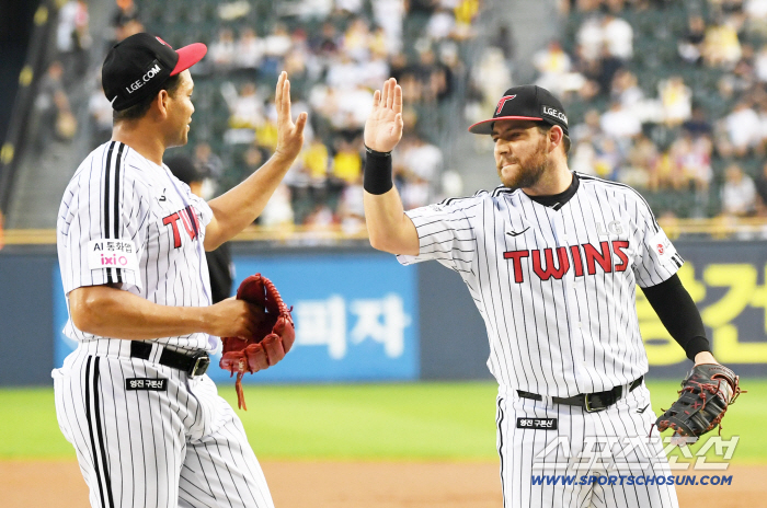 Did you get stimulated by the four-win ERA 0.36 Tolhurst. Chirinos, who was threatened as the first starter, won 12 games with seven scoreless innings in a row. I want to play in Korea for three to four more years 