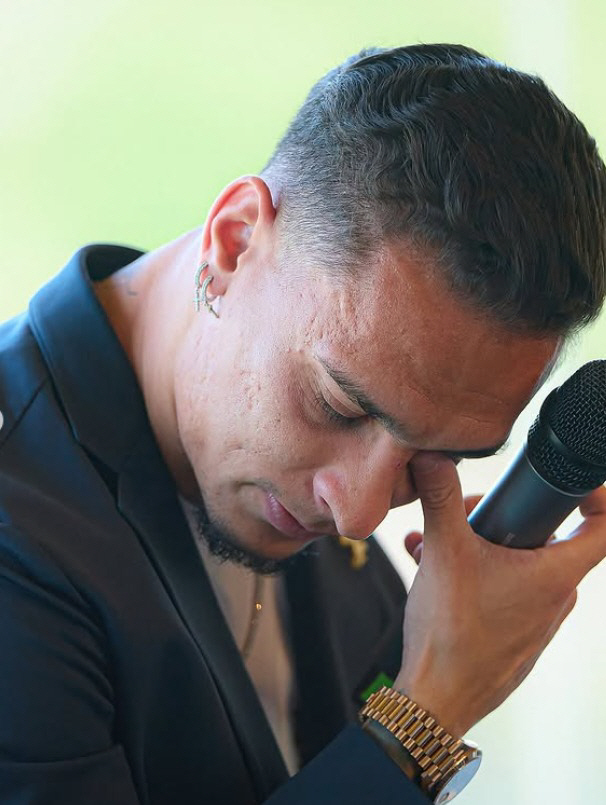 Did you hate Manchester United so much after being stuck in a hotel for 40 days, Antony shedding tears of emotion...159 Billion → 40.5 Billion Drops, Betis Seized