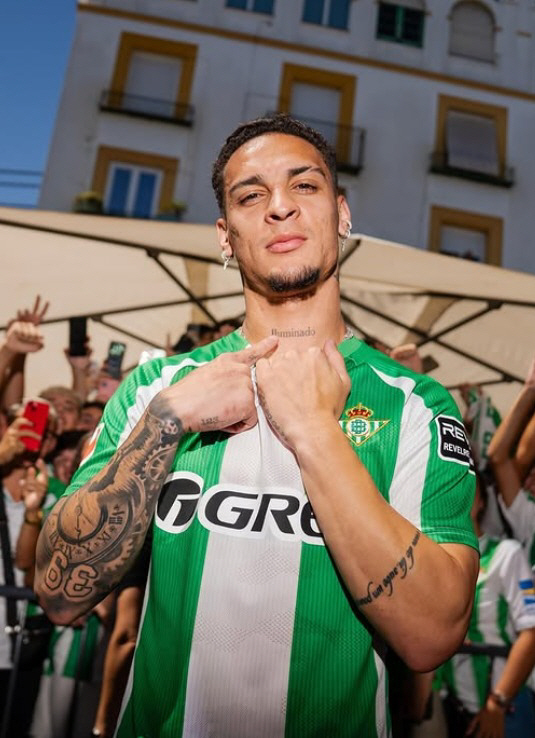 Did you hate Manchester United so much after being stuck in a hotel for 40 days, Antony shedding tears of emotion...159 Billion → 40.5 Billion Drops, Betis Seized