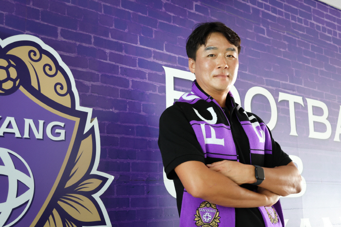 FC Anyang Wants to Help Senior Director Kwon Woo-kyung Grow as Youth Director 