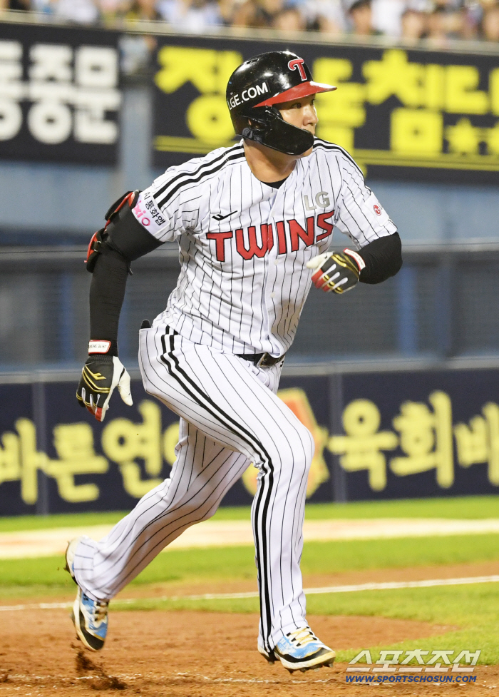 Hanwha won by 18 points, but LG won by 32 points. Yeoyoung-chan made a crisis, but won the game with baseball to protect