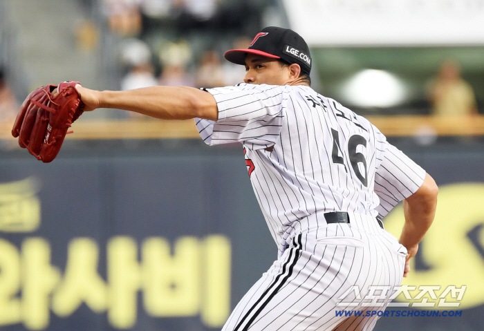 Hanwha won by 18 points, but LG won by 32 points. Yeoyoung-chan made a crisis, but won the game with baseball to protect