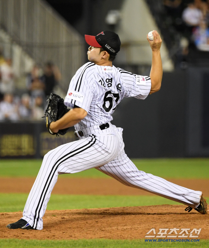 Hanwha won by 18 points, but LG won by 32 points. Yeoyoung-chan made a crisis, but won the game with baseball to protect