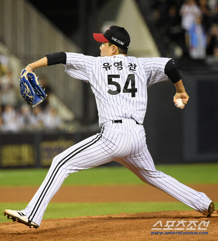 Hanwha won by 18 points, but LG won by 32 points. Yeoyoung-chan made a crisis, but won the game with baseball to protect