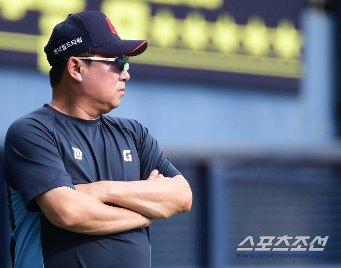 He ordered the 2nd leg of the 5 billion FA who swung and missed for 3 consecutive times at the opportunity to tie the game in the 9th inning. a promising call-up in a master's all-out war.Will it be my turn. Lotte is at war