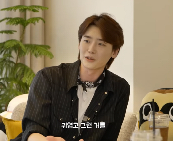 IU ♥ Lee Jongseok confesses his taste. I love how cute he is