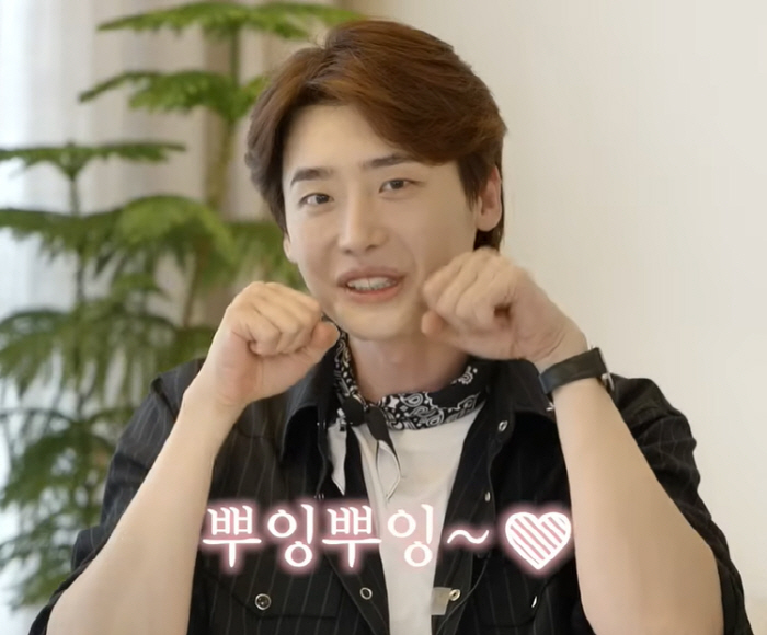IU ♥ Lee Jongseok confesses his taste. I love how cute he is