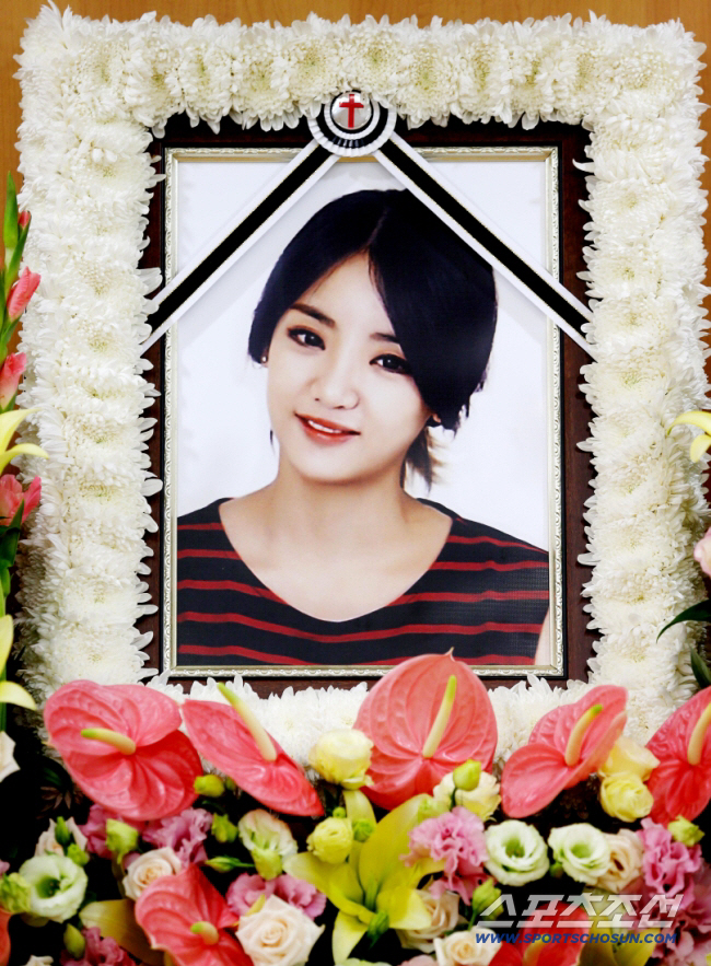 Ladies Code Go Eunbi, it's already the 11th anniversary...a star-studded longing for leaving at 21
