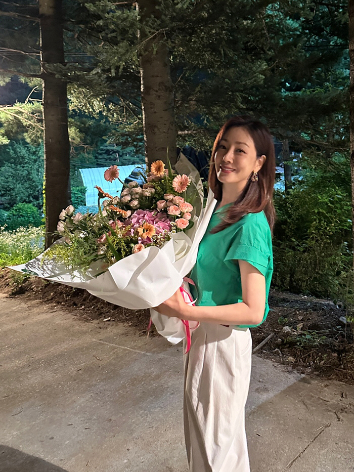 Oh Na-ra, first, a good example of a special love presence, Yeom Jung-ah ♥ Park Hae-joon, a catfish shaking the board (a question and answer)